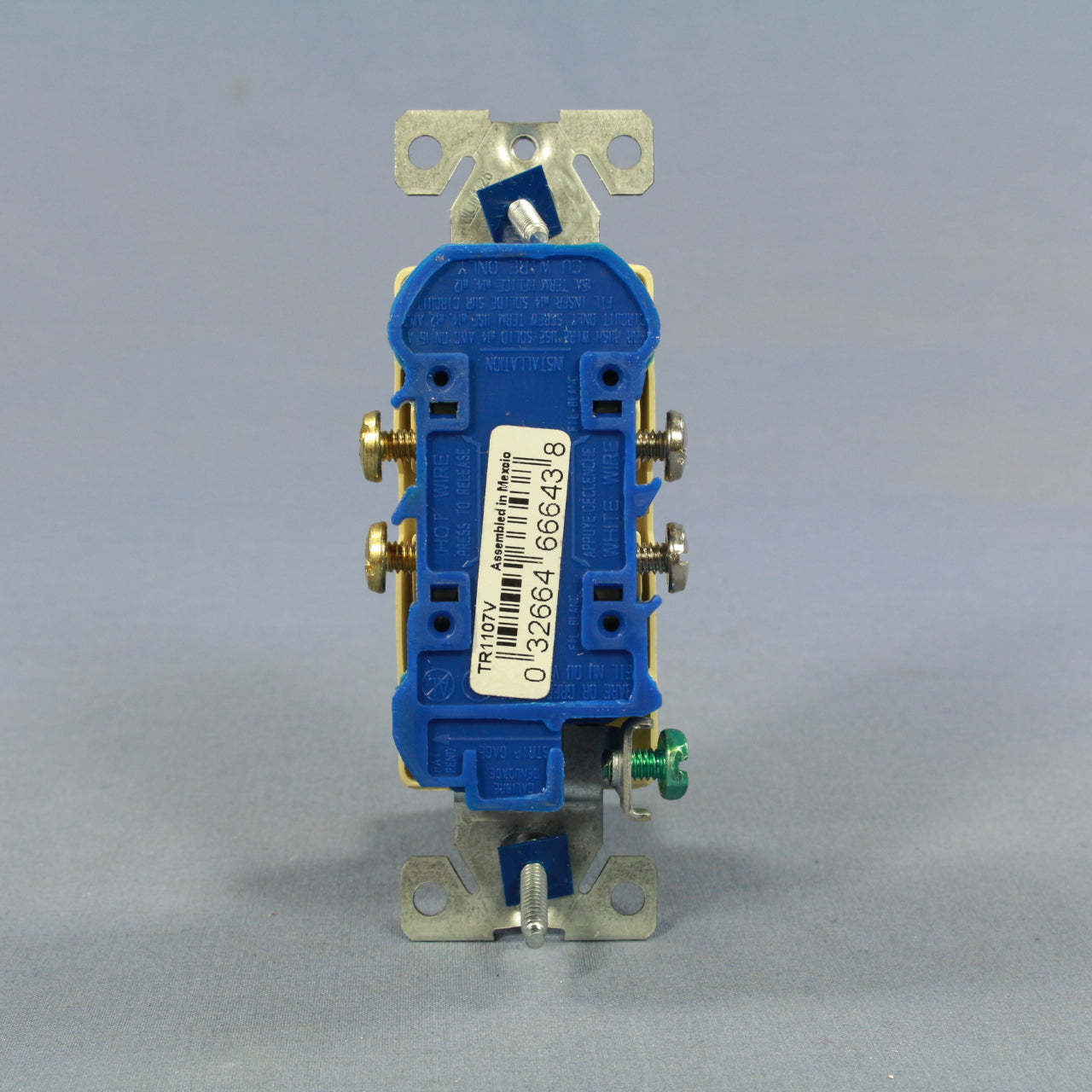 Cooper Ivory Tamper Resistant Decorator Receptacle Outlet 5-15R 15A TR1107V
