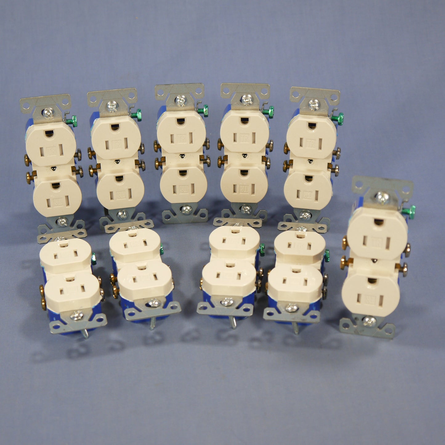 10 Cooper Lt Almond Tamper Resistant Duplex Receptacle Outlets 5-15R 15A TR270LA