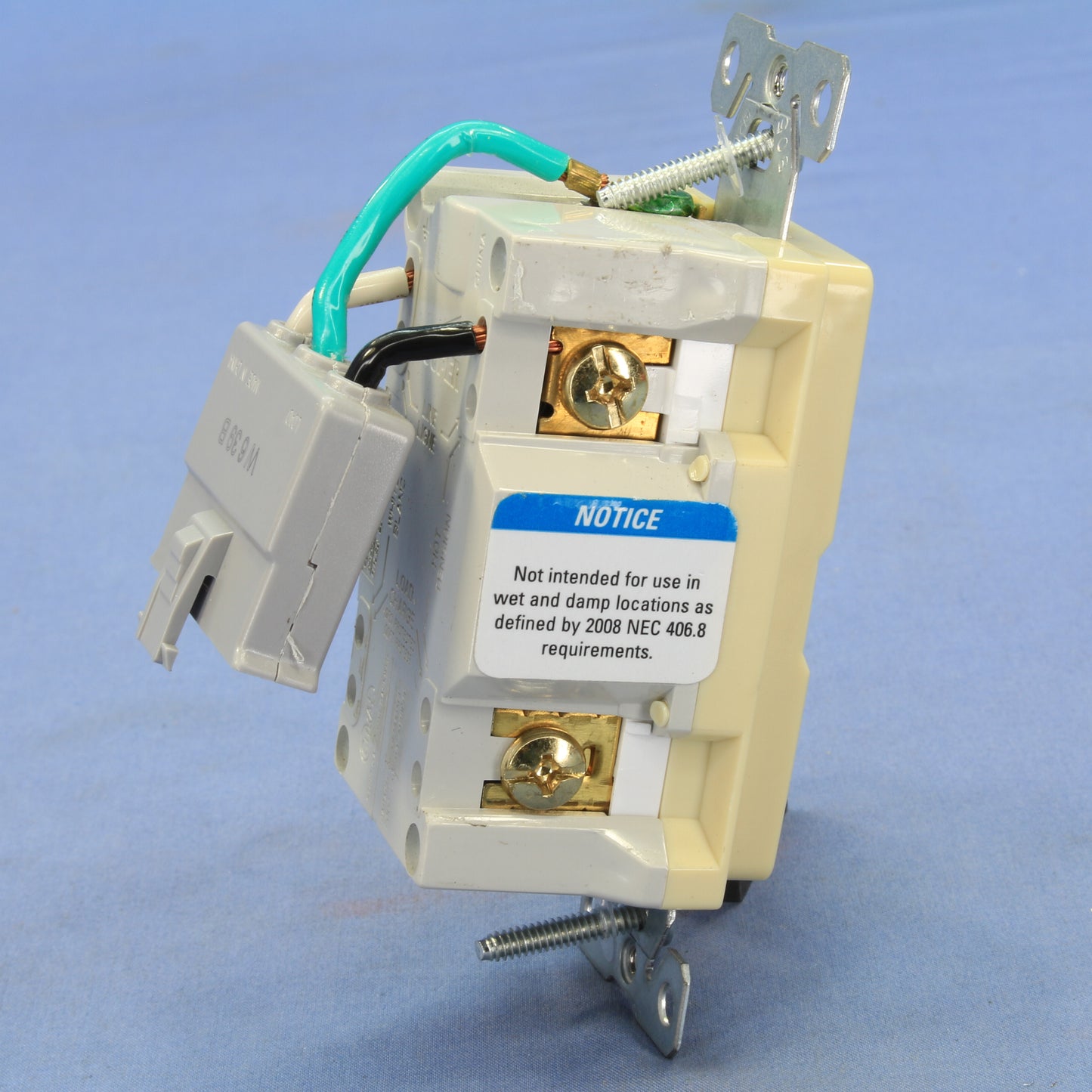 Cooper Ivory Gfci Outlet Receptacle with Quick-Connect 5-20R 20A Bulk VGF20BVM