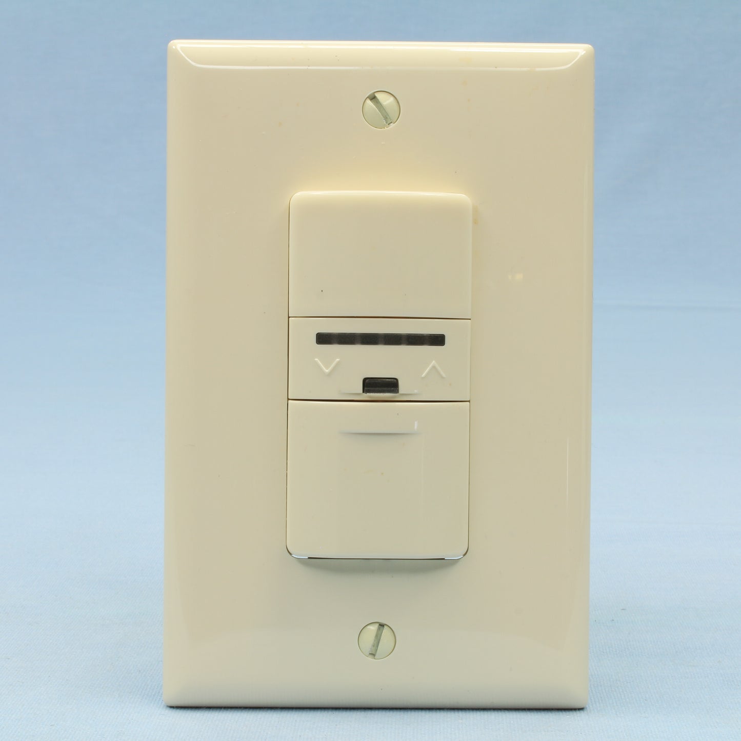 Cooper VS106D1-A Almond Incandescent Vacancy Sensor Dimmer 120V 600W 1-Pole