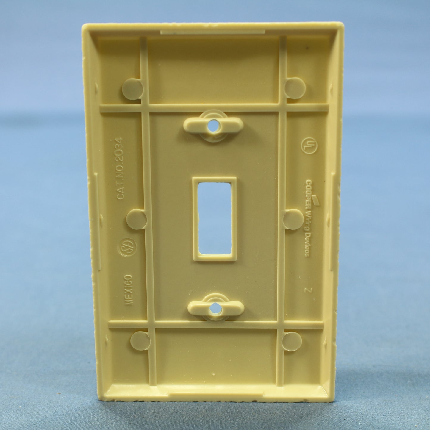 Eagle 2034V Ivory 1-Gang Toggle Switch Plastic Mid-Size Wallplate Covers 10-pack