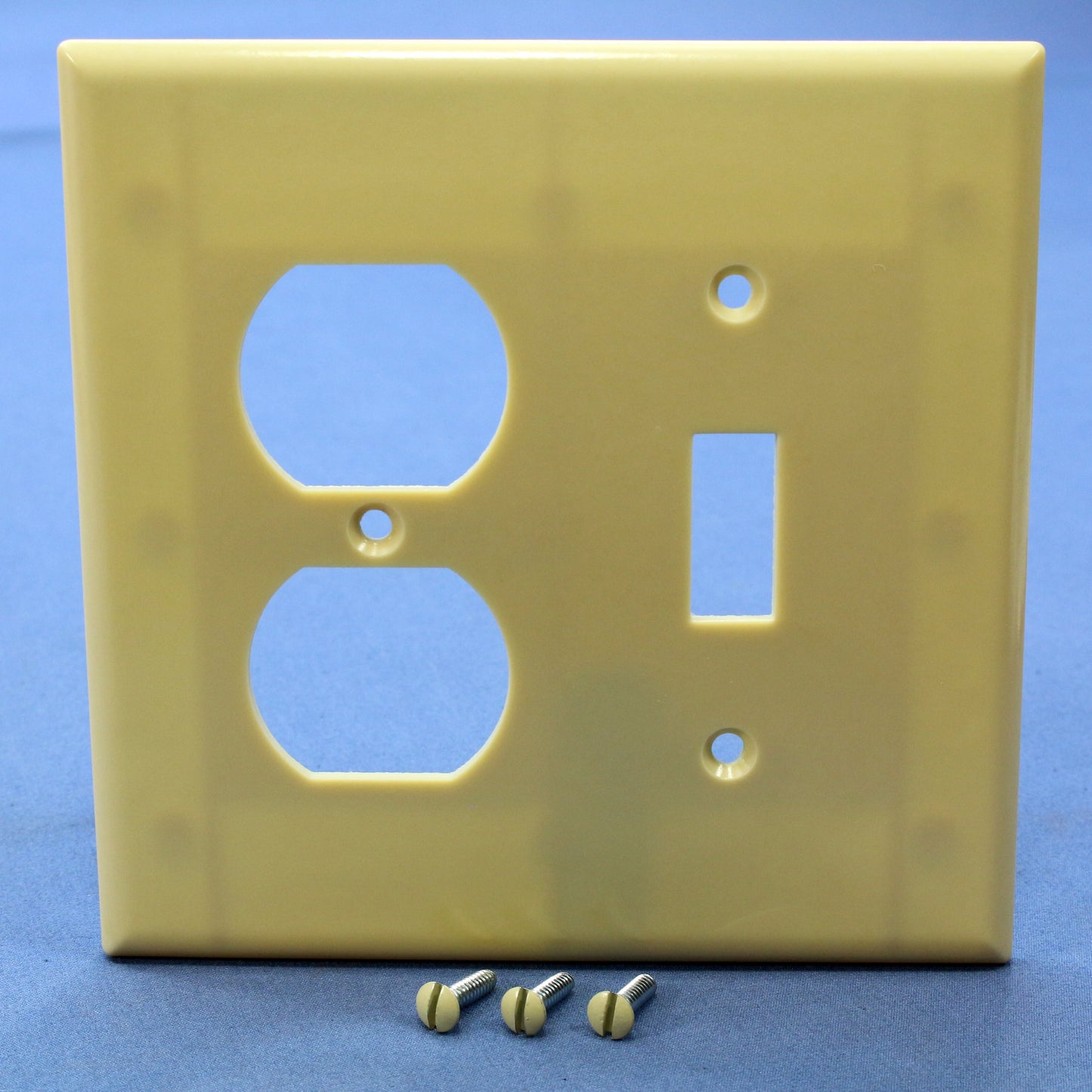 Eagle 2038V Ivory 2-Gang Toggle Duplex Plastic Mid-Size Wallplate Cover 25-pack