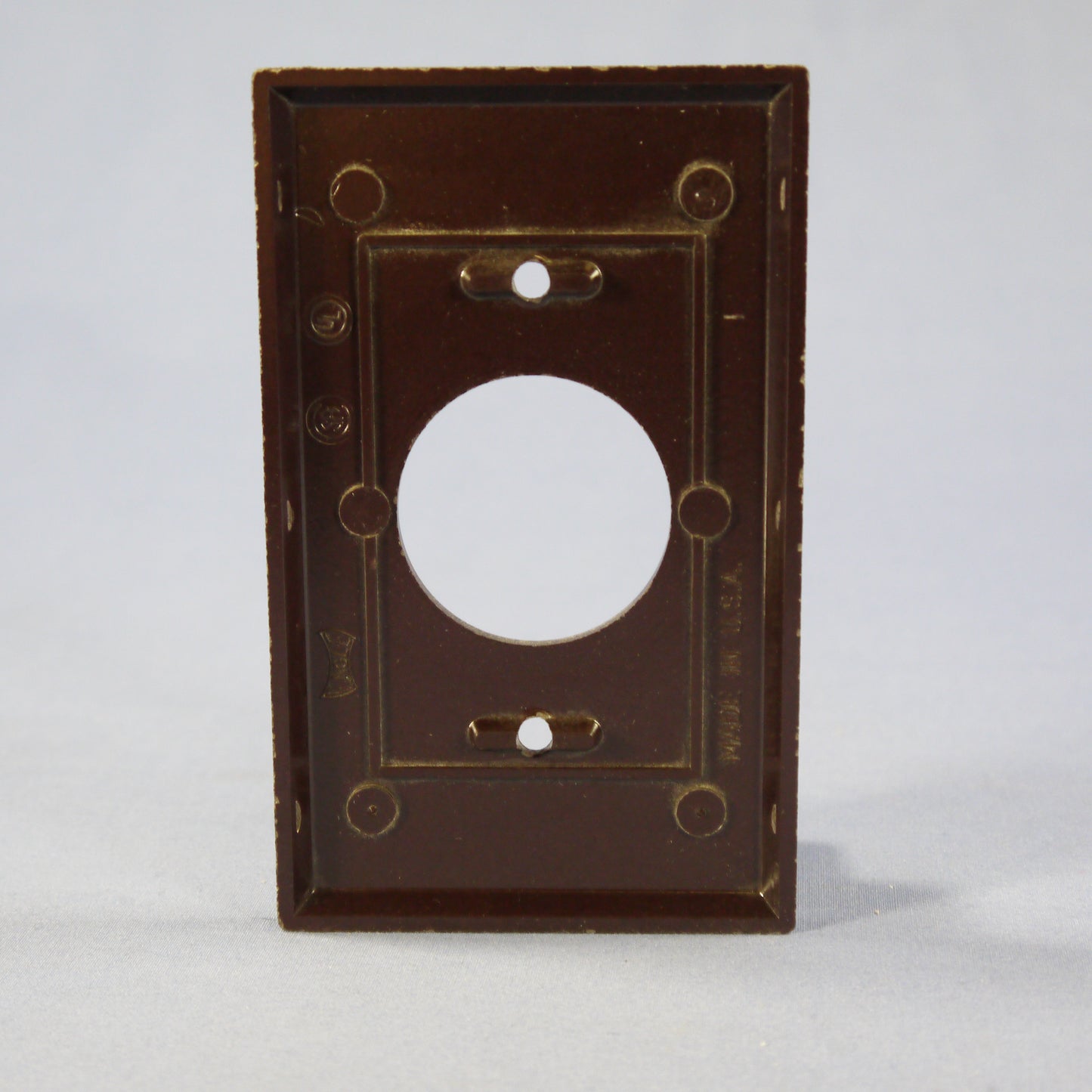 Eagle 2131B Brown 1-Gang 1.406in. Outlet Plastic Standard Wallplate Cover 4pcs