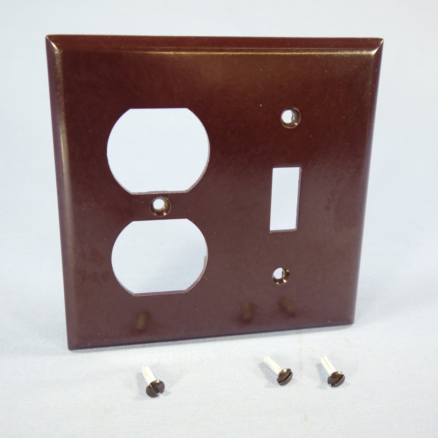 Eagle 2138B Brown 2-Gang Toggle Switch Duplex Outlet Plastic Standard Wallplate