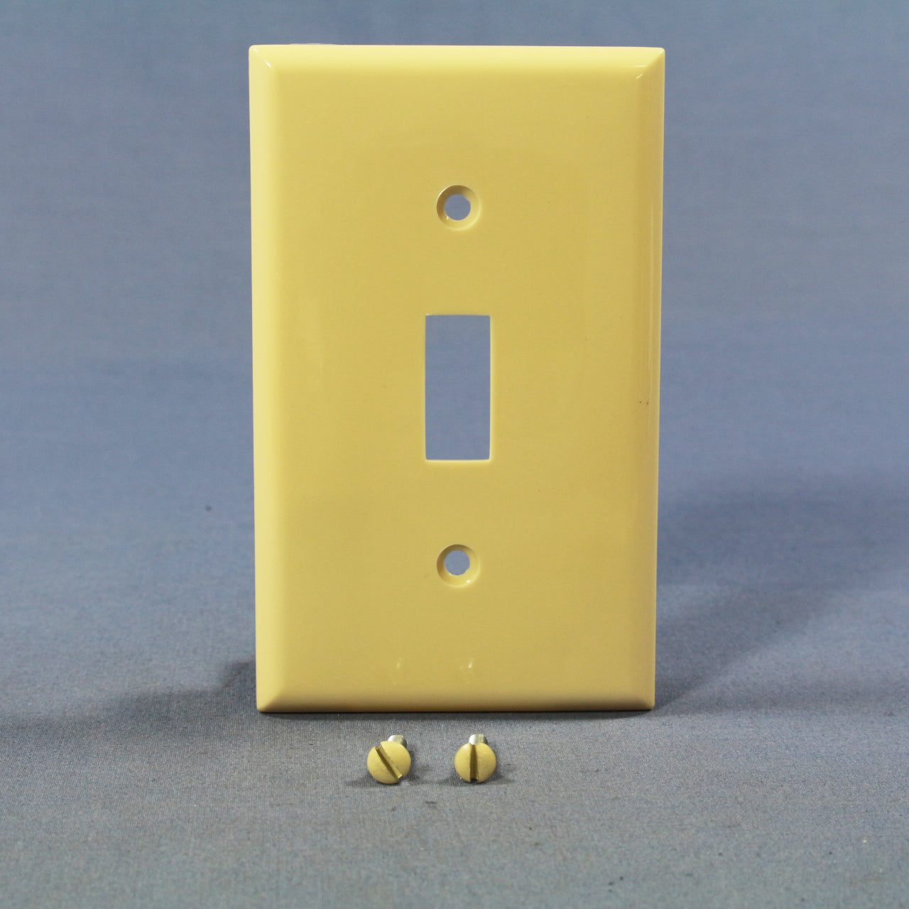 Eagle 5134V Ivory 1-Gang Toggle Switch Unbreakable Nylon Standard Size Wallplate
