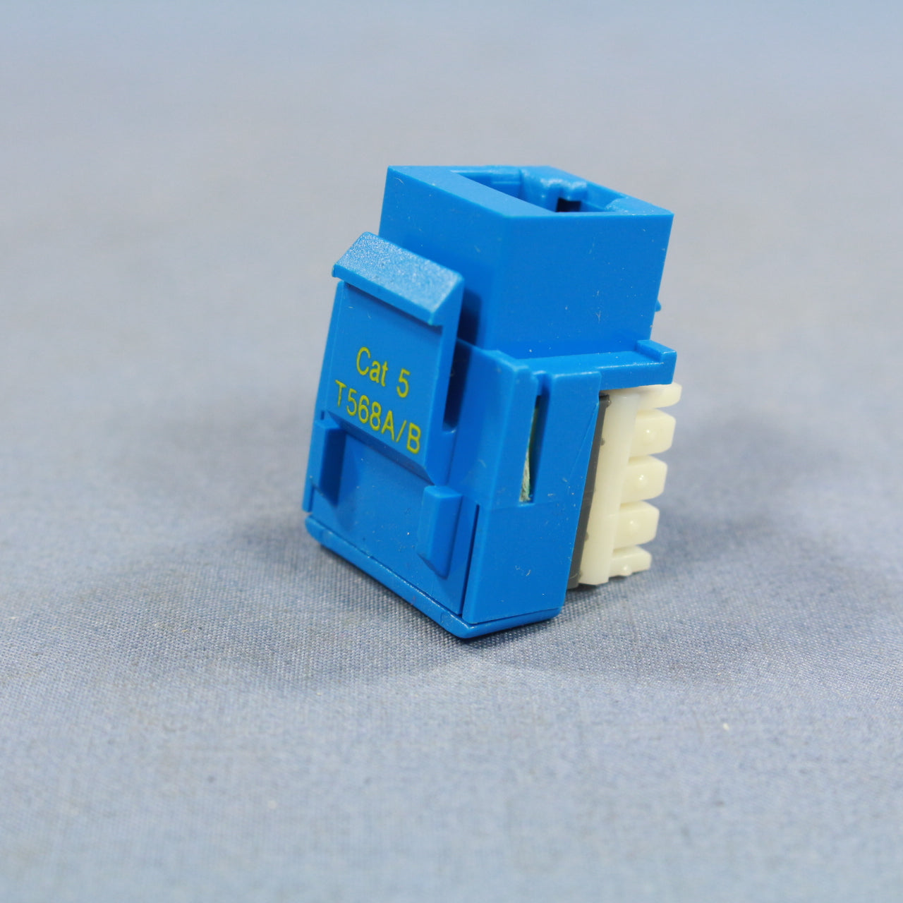 Cat 5 Snap-In Modular Jack 110 Style 8-Position 8-conductor Eagle Blue 5546BL