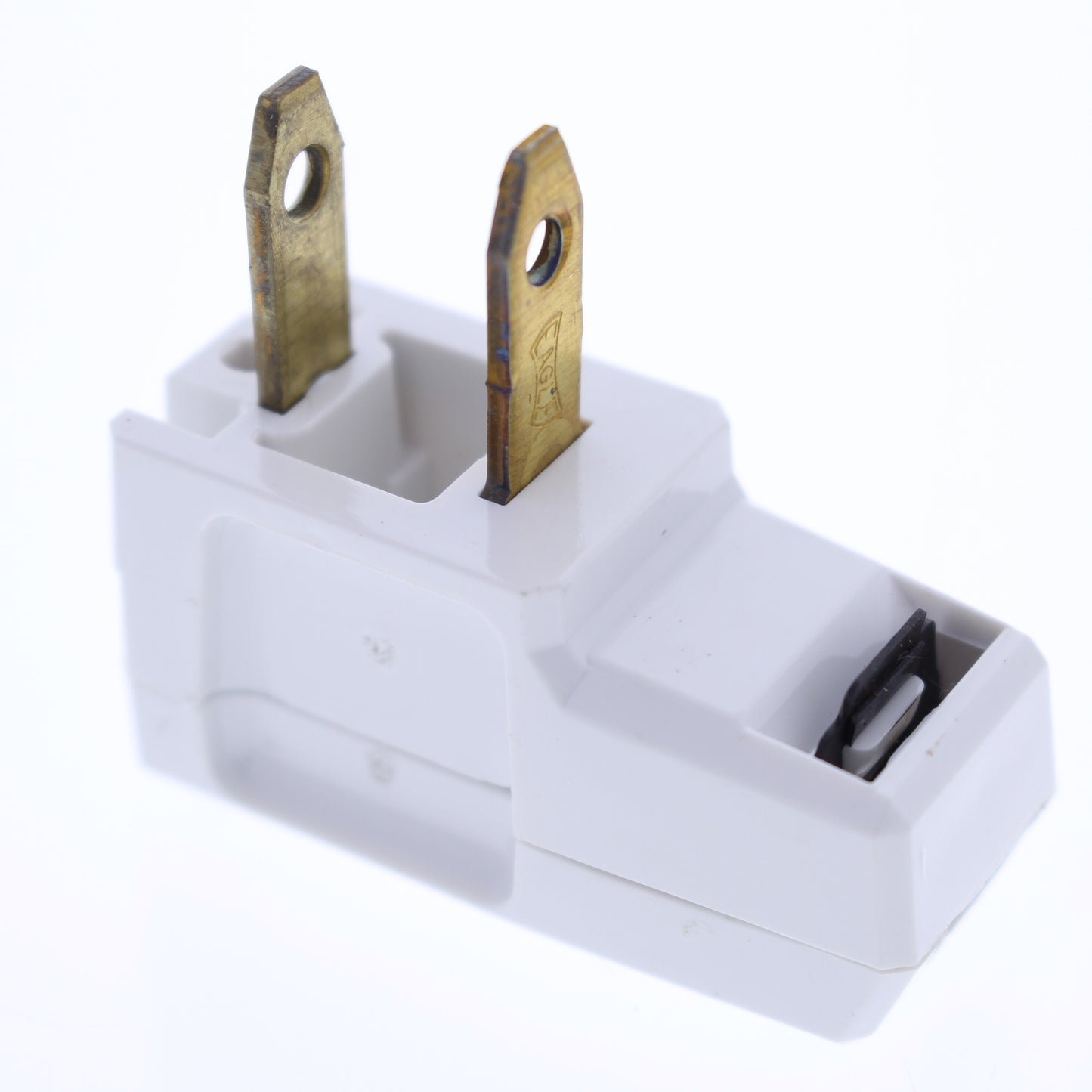 Eagle White Faded Plug Right Angle Side Mount 15A Non-Polarized 1-15P BP2600W