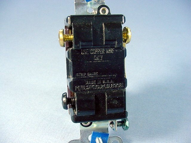 Eagle CS315GY Gray 3-Way Commercial Grade 15A Toggle Light Switch 120/277V Bulk