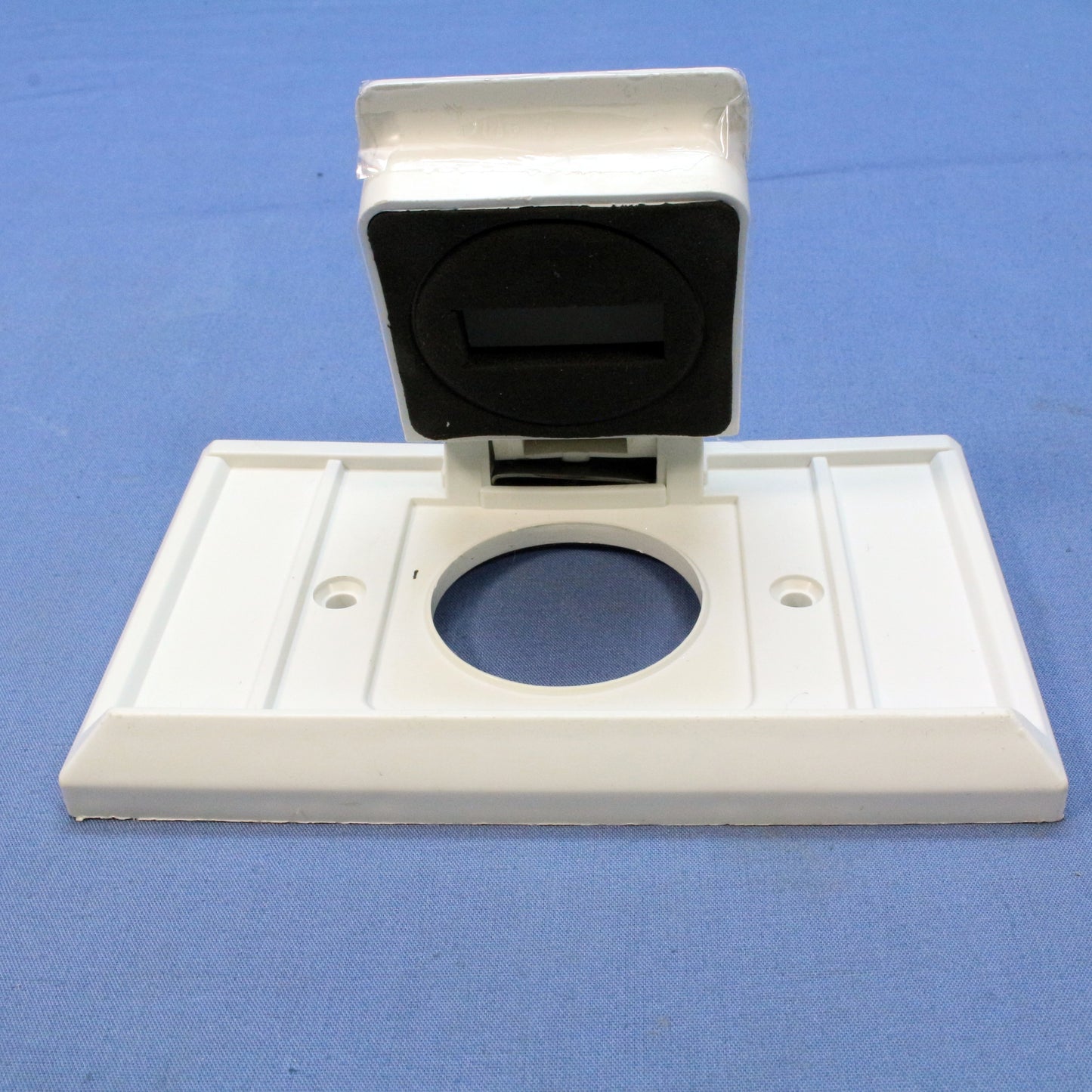 Eagle White Horizontal 1.41" Weather Resistant Single Receptacle Cover 20-Pack