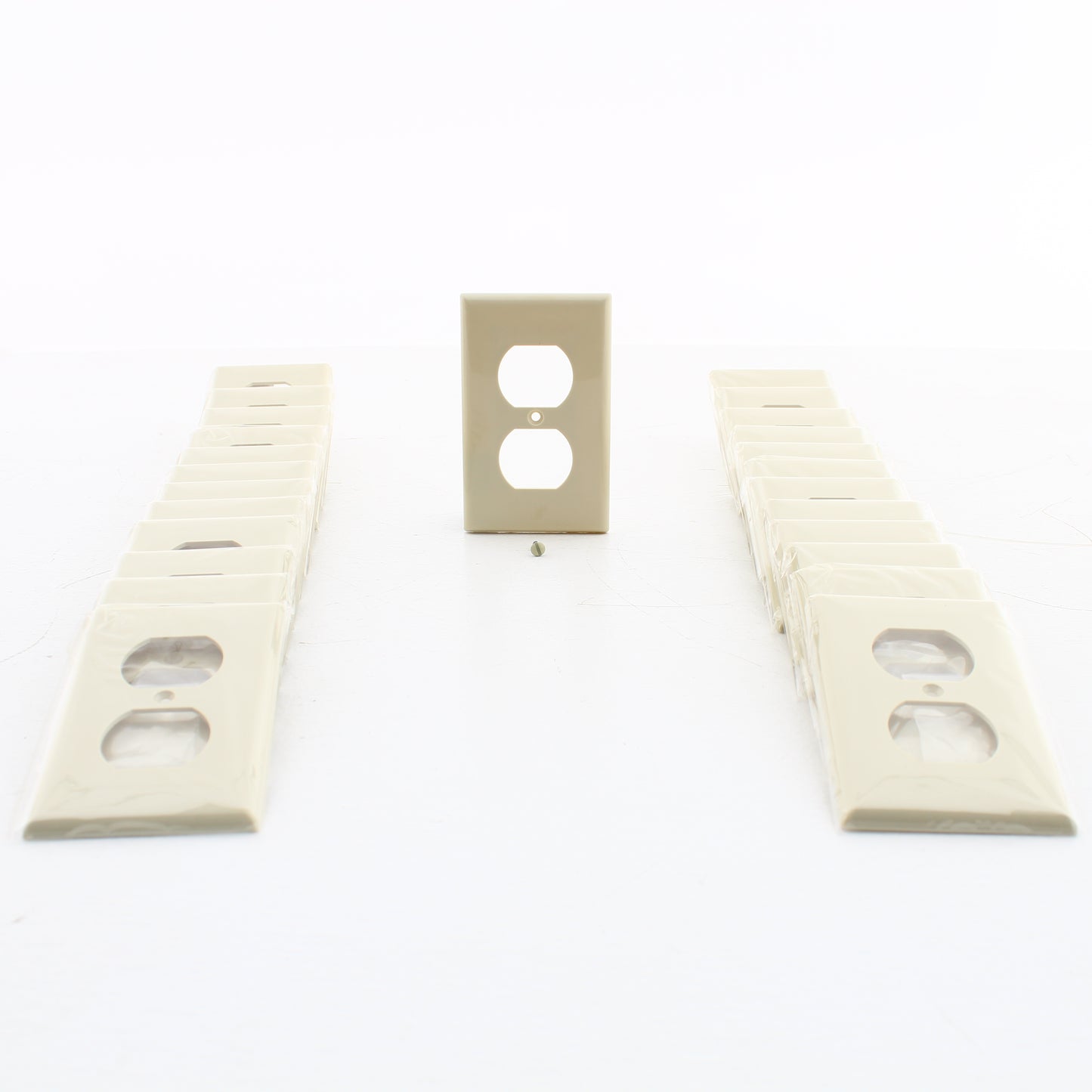 Eastman 62028 Ivory 1-Gang Duplex Outlet Thermoplastic Nylon Wallplate 25-Pack