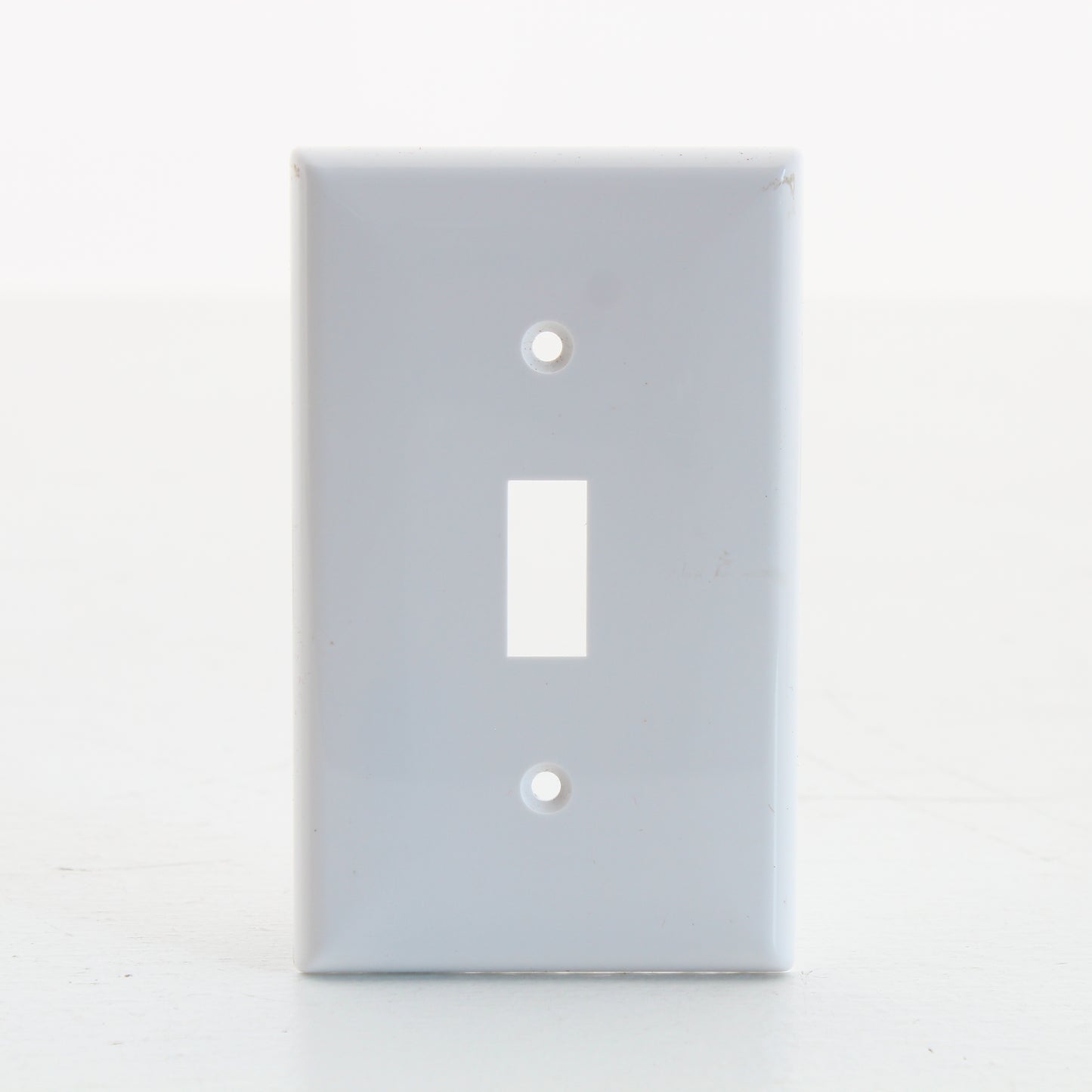 25 Pack Eastman White 1-Gang Toggle Switch Thermoplastic Nylon Wallplate Covers