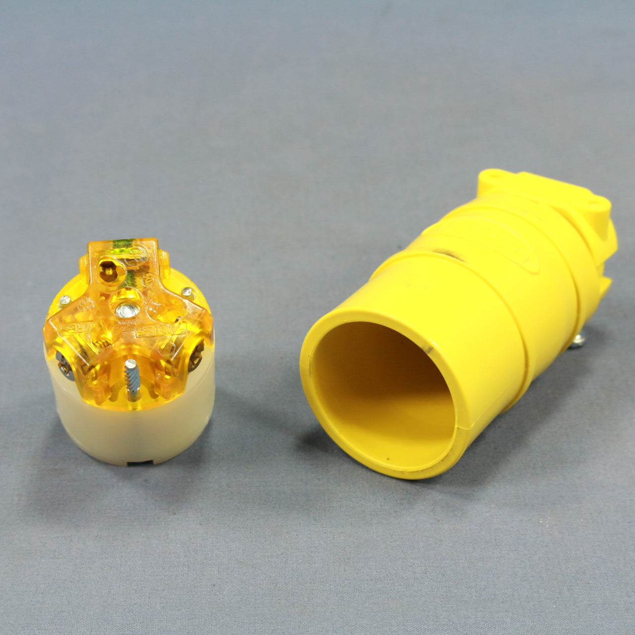 Hubbell Industrial Dust Tight Straight Blade Connector 15A NEMA 5-15R HBL1547
