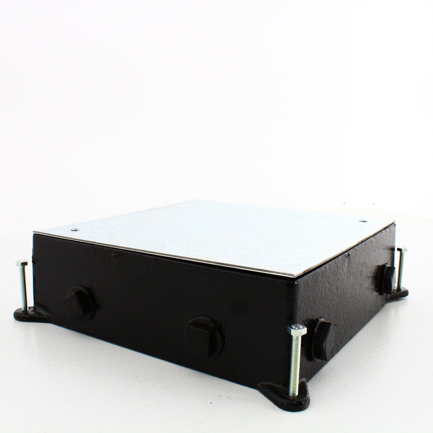 Hubbell HBLCFB401CB 4-Gang Shallow Cast Iron Concrete Floor Box 25.5 cu in.