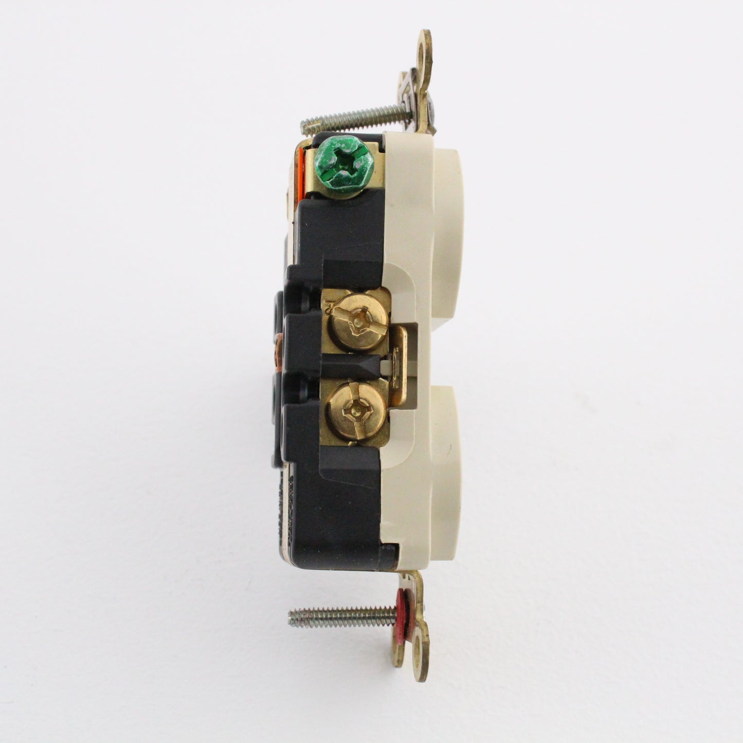 Hubbell Ivory Weather Resistant Isolated Ground Receptacle Outlet 15A IG5262IWR