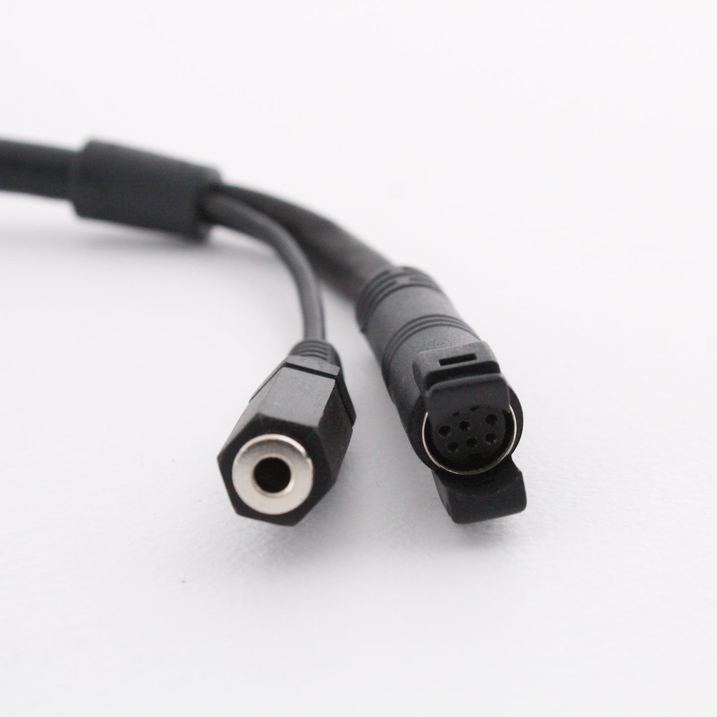 Hubbell IM153815EI Ivory I-Station Plug N' Play 3.5mm Stereo Jack VGA Adapter