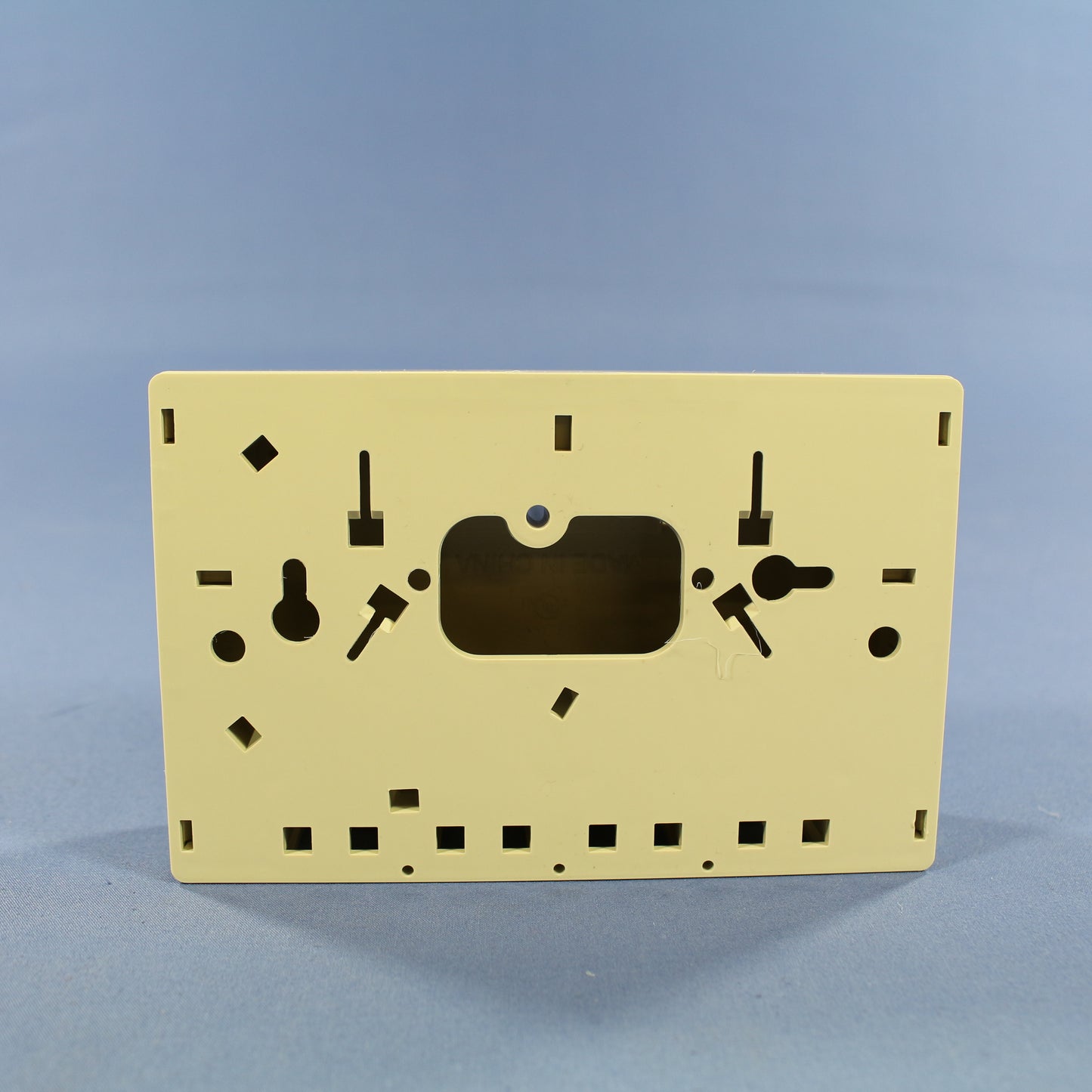 Hubbell Ivory 4-Port Data Voice Media Keystone Housing Surface Mount Box ISB4EI