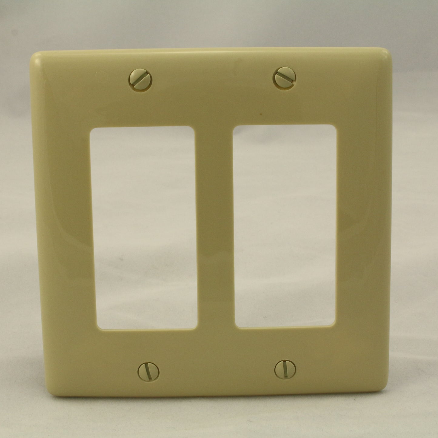 Hubbell NP262I Ivory 2-Gang Decorator Unbreakable Nylon Standard Wallplate Cover