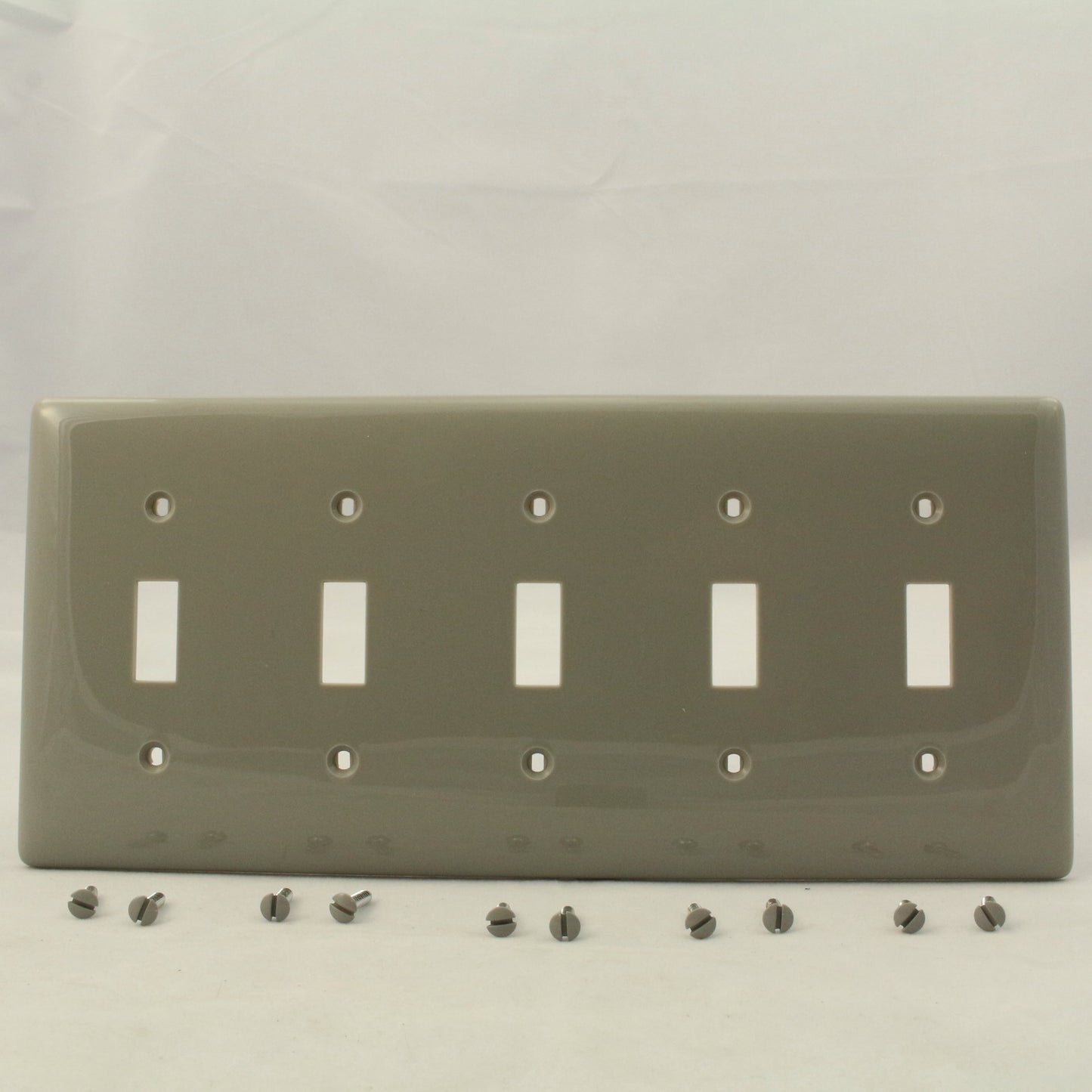 Hubbell NP5GY Gray 5-Gang Toggle Switch Unbreakable Nylon Standard Wallplate
