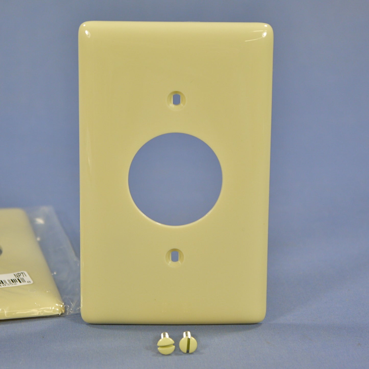 Hubbell NP7I Ivory 1-Gang 1.406in. Outlet Unbreakable Nylon Wallplate Cover 3pcs