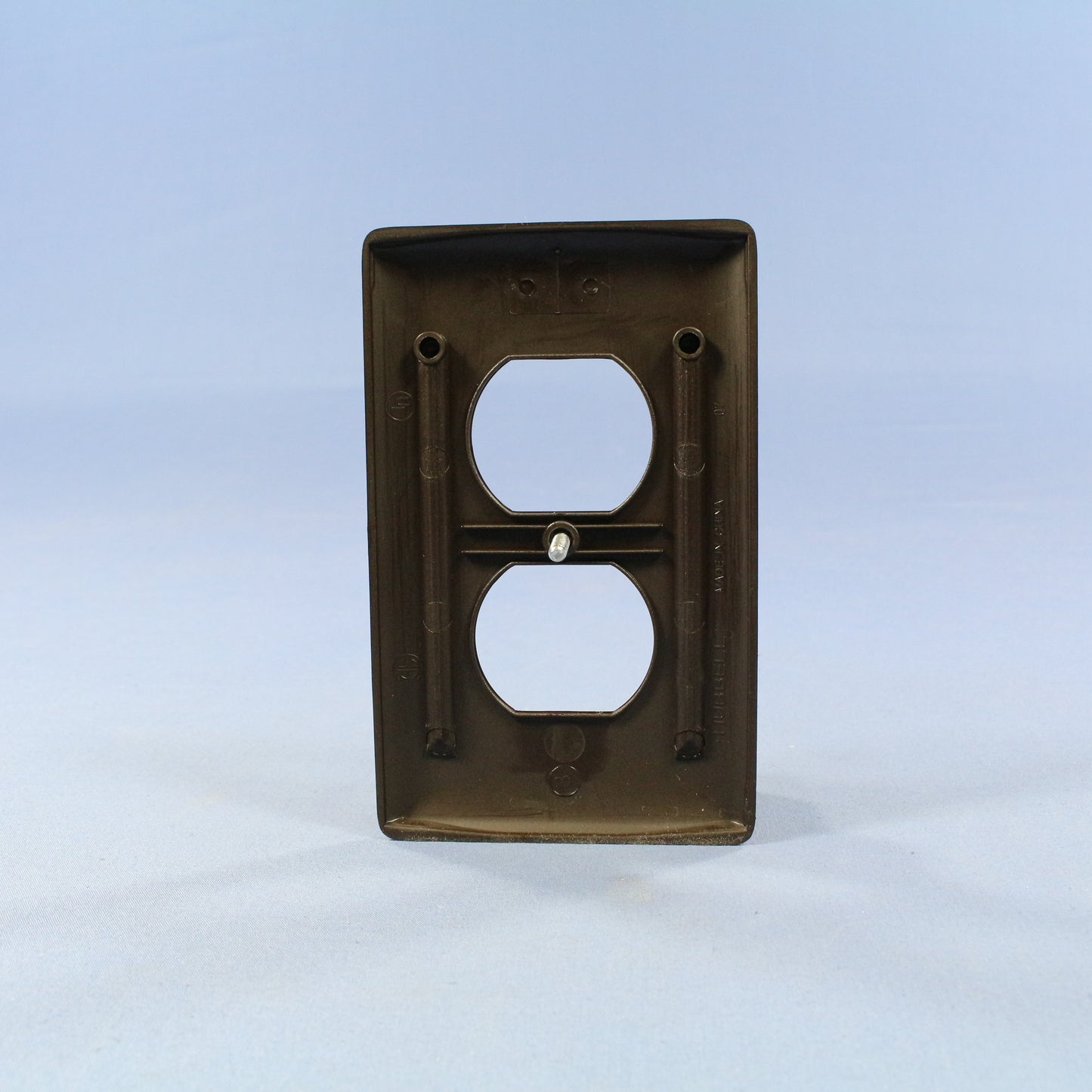 Hubbell NP8 Brown 1-Gang Duplex Outlet Unbreakable Nylon Standard Size Wallplate