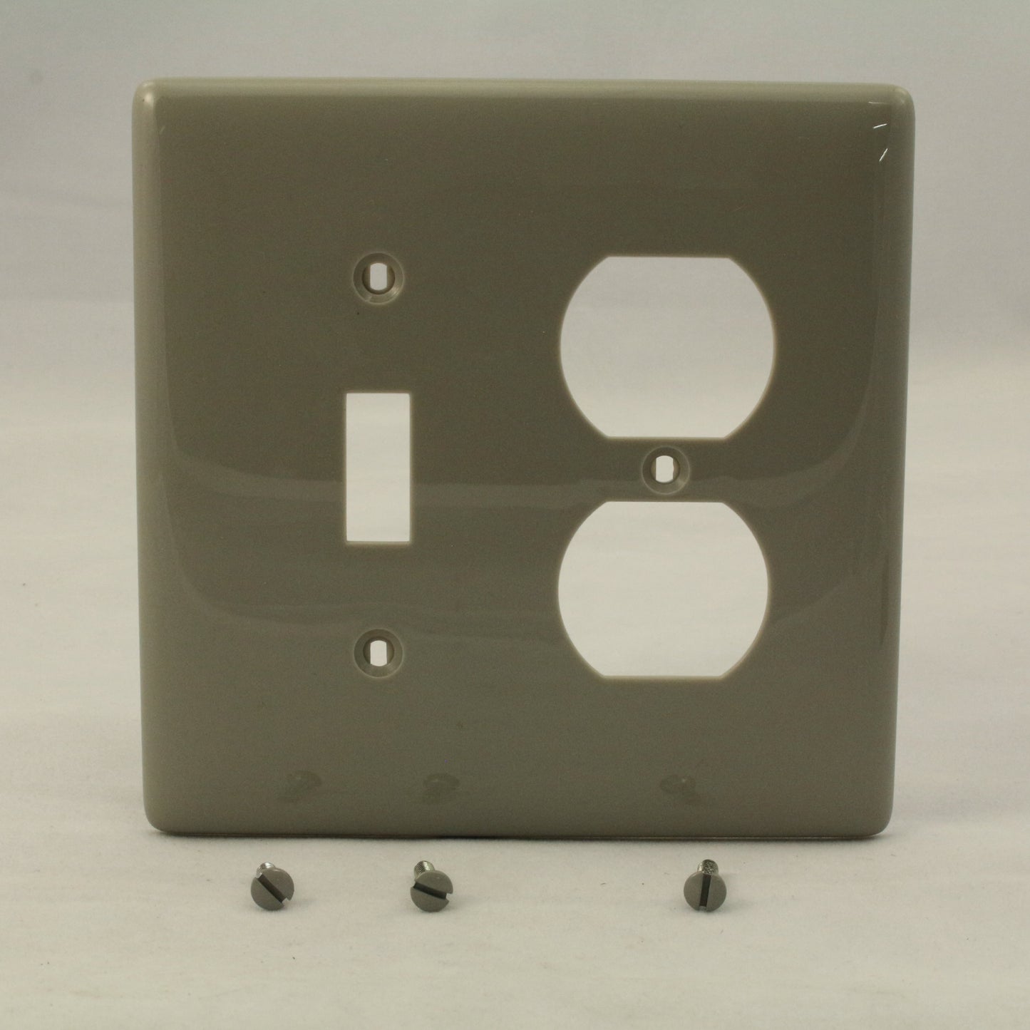 Hubbell Gray Mid-size Unbreakable Switch Plate Cover Outlet Wallplate NPJ18GY