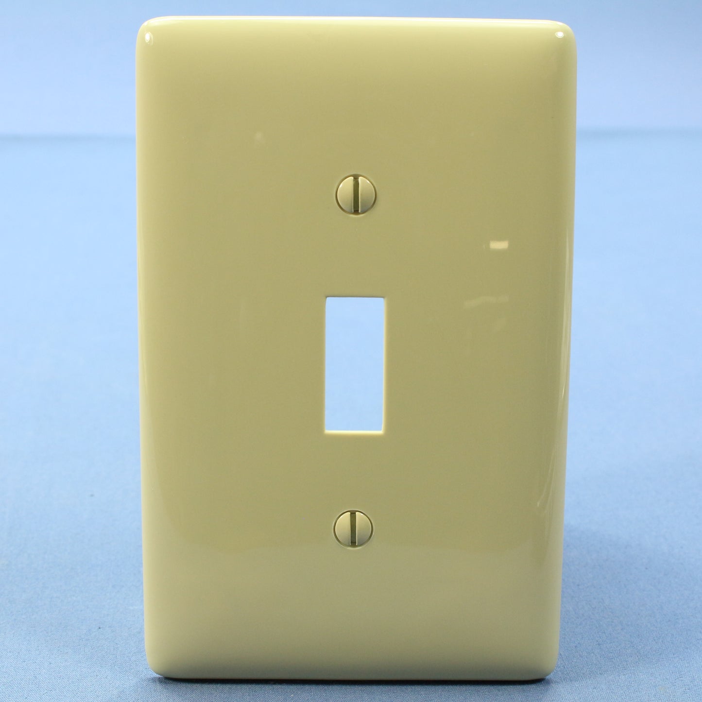 Hubbell NPJ1I Ivory 1-Gang Toggle Switch Unbreakable Mid-Size Wallplates 25pcs