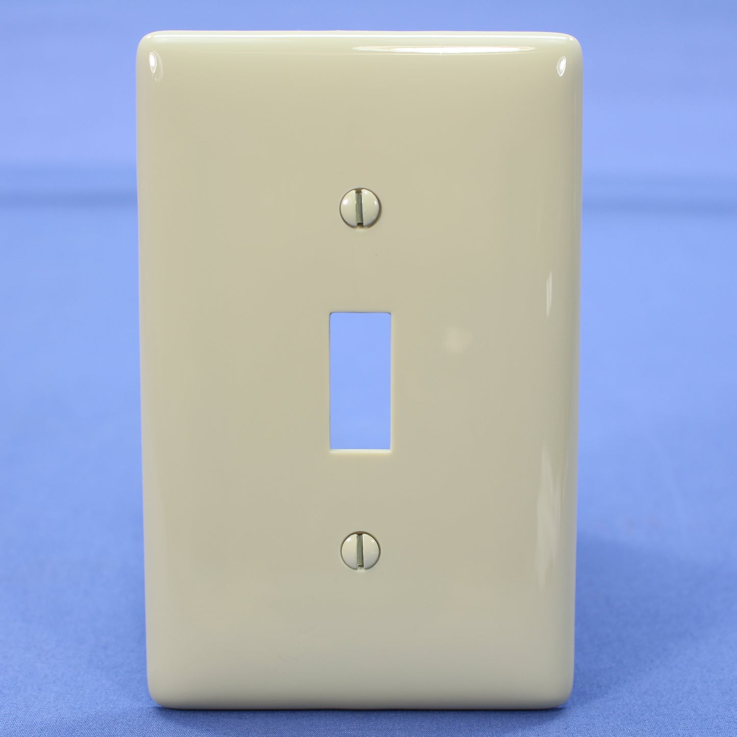 Hubbell NPJ1I Ivory 1-Gang Toggle Switch Unbreakable Nylon Mid-Size Wallplate