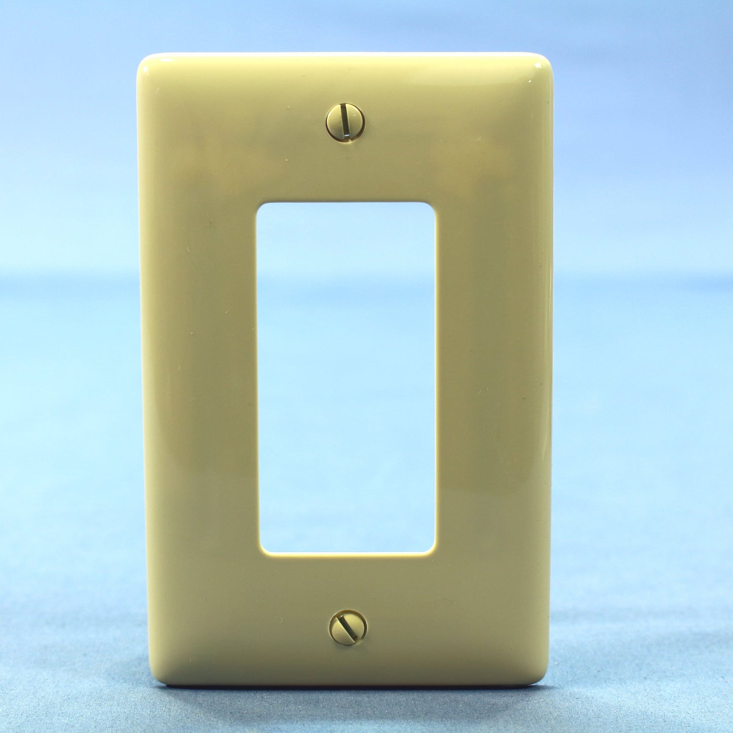 Hubbell NPJ26I Ivory 1-Gang 1-Gang Unbreakable Nylon Mid-Size Wallplate Cover