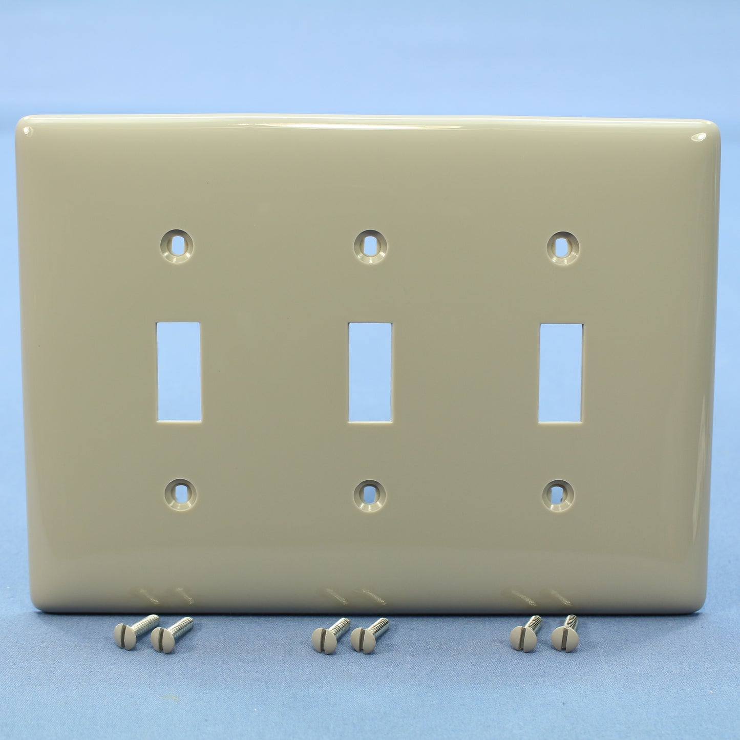 Hubbell Gray 3-Gang Unbreakable Mid-size Switch Plate Cover Wallplate NPJ3GY