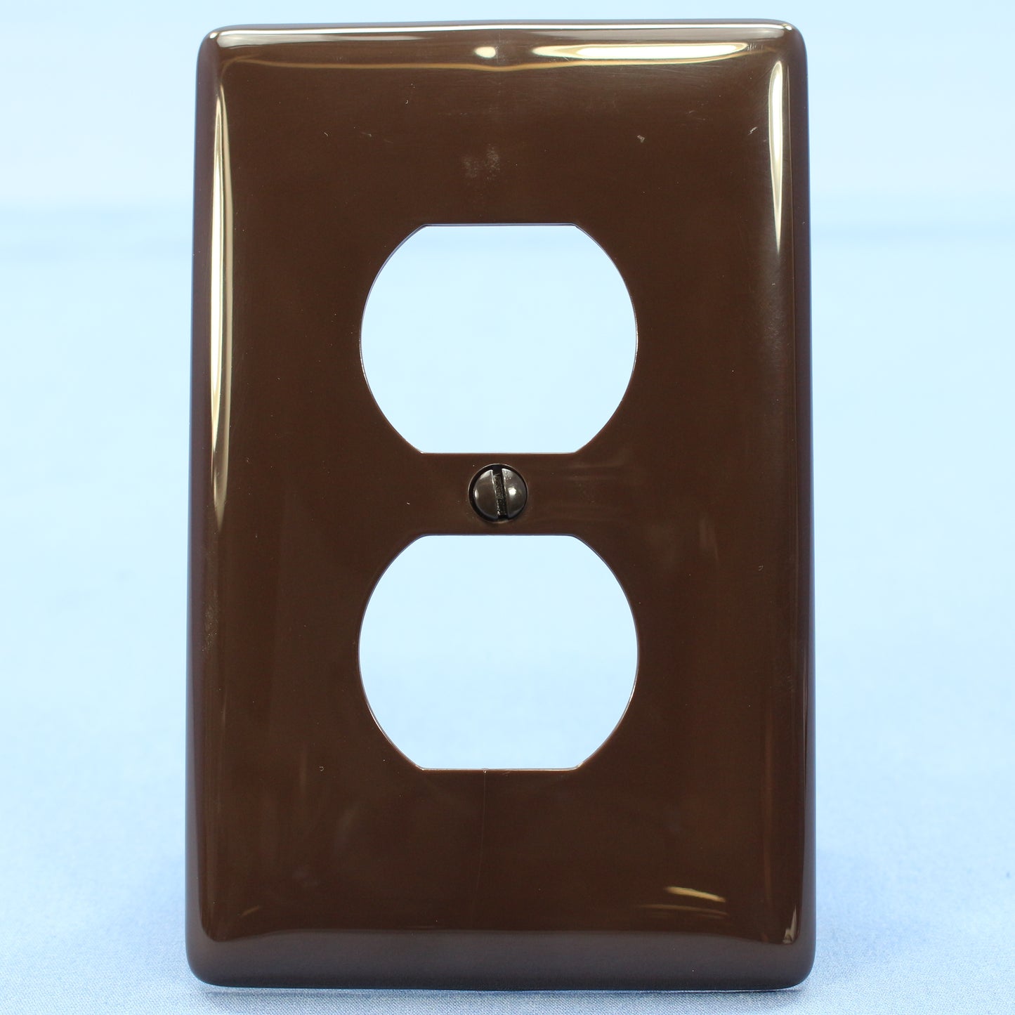 Hubbell NPJ8 Brown 1-Gang Duplex Outlet Unbreakable Nylon Mid-Size Wallplate
