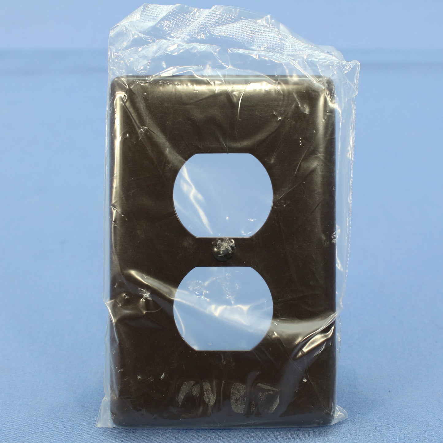Hubbell NPJ8 Brown 1-Gang Duplex Outlet Unbreakable Nylon Mid-Size Wallplate