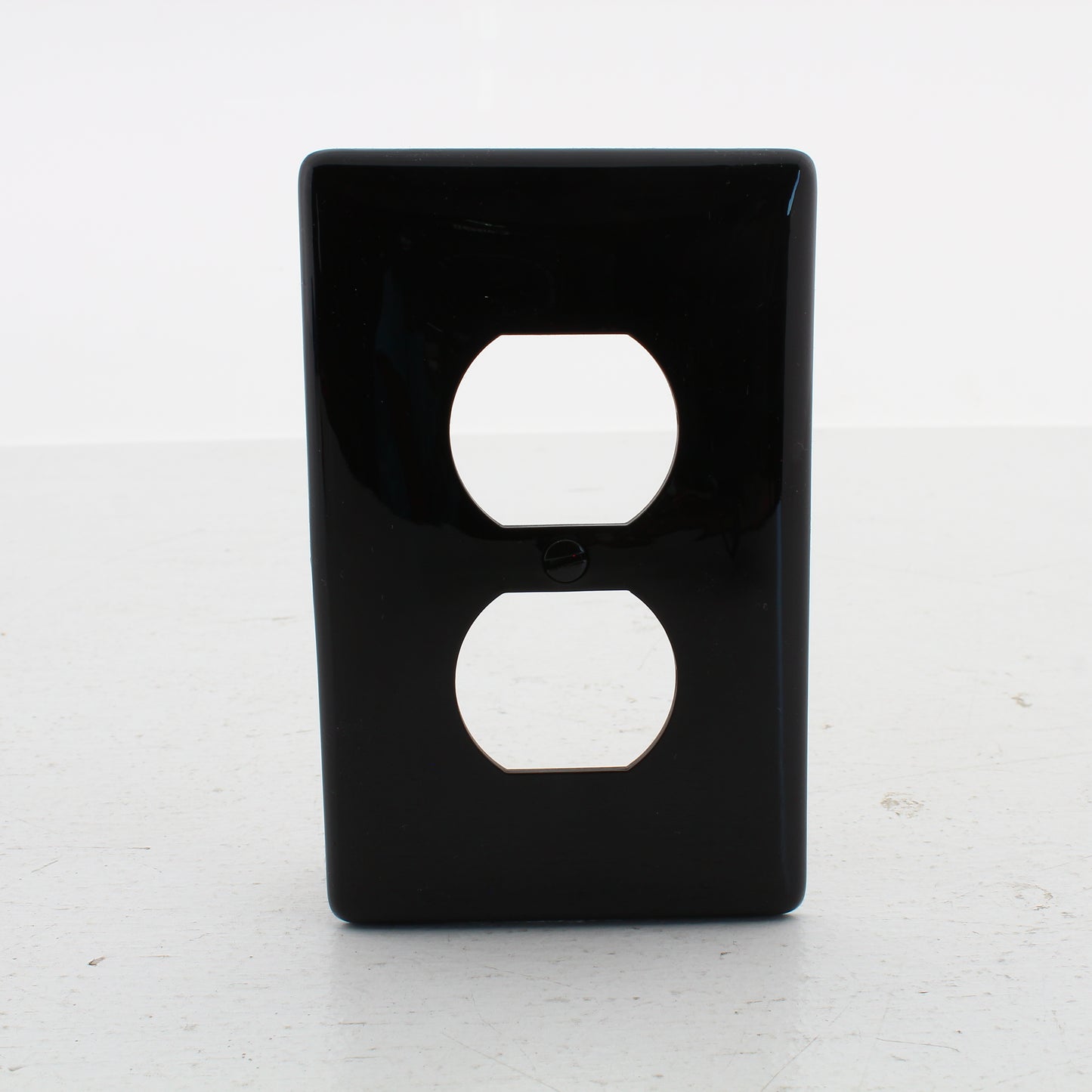 Hubbell NPJ8BK Black 1-Gang Duplex Unbreakable Nylon Mid-Size Wallplate Cover