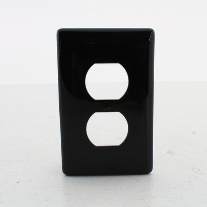 Hubbell NPJ8BK Black 1-Gang Duplex Unbreakable Nylon Mid-Size Wallplate Cover