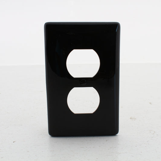 Hubbell NPJ8BK Black 1-Gang Duplex Unbreakable Nylon Mid-Size Wallplate Cover