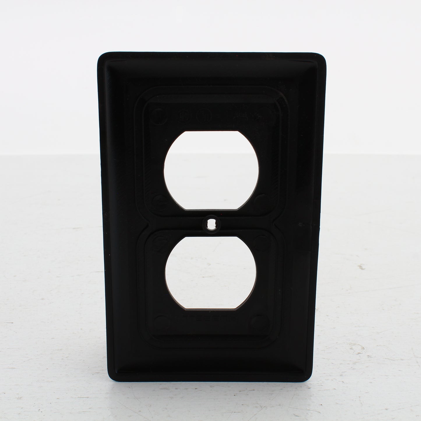 Hubbell NPJ8BK Black 1-Gang Duplex Unbreakable Nylon Mid-Size Wallplate Cover