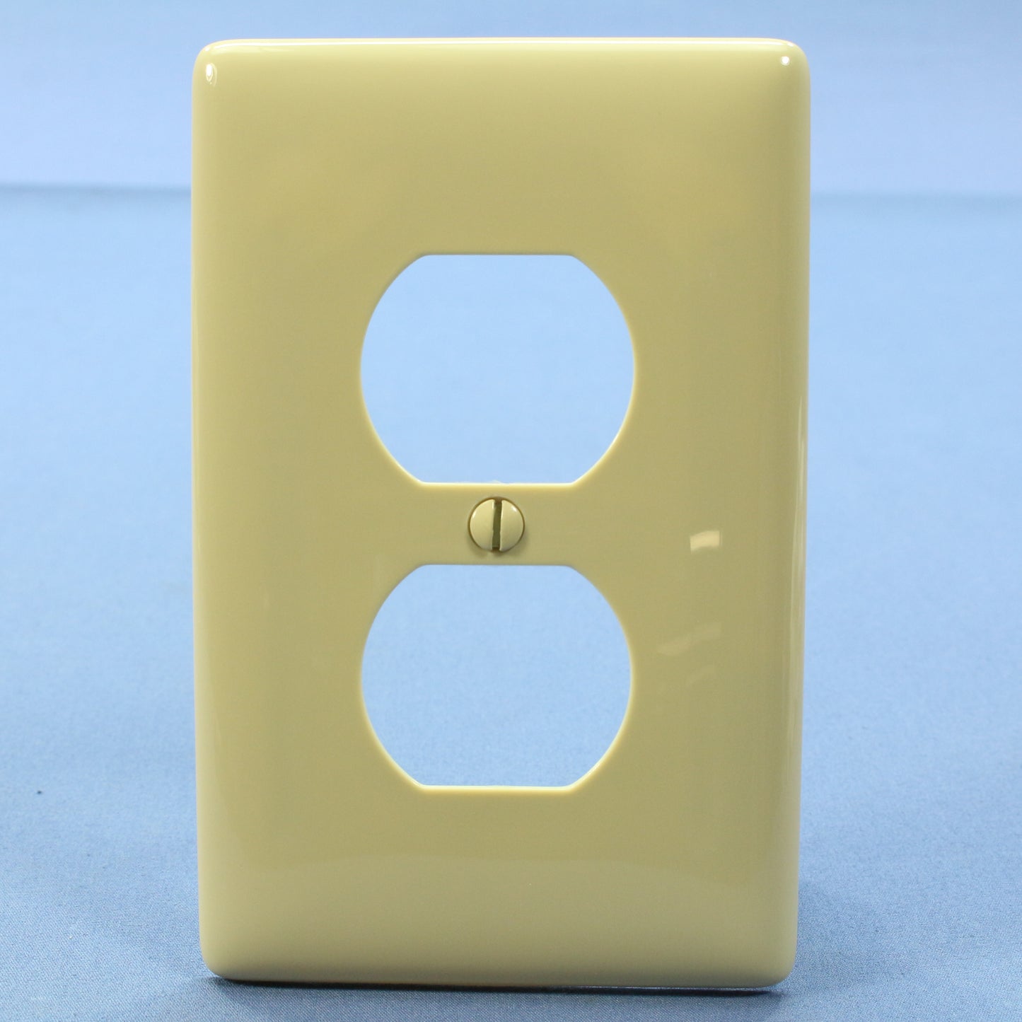 Hubbell NPJ8I Ivory 1-Gang Duplex Outlet Unbreakable Mid-Size Wallplates 25pcs