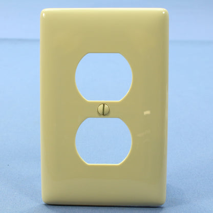 Hubbell NPJ8I Ivory 1-Gang Duplex Outlet Unbreakable Mid-Size Wallplates 25pcs