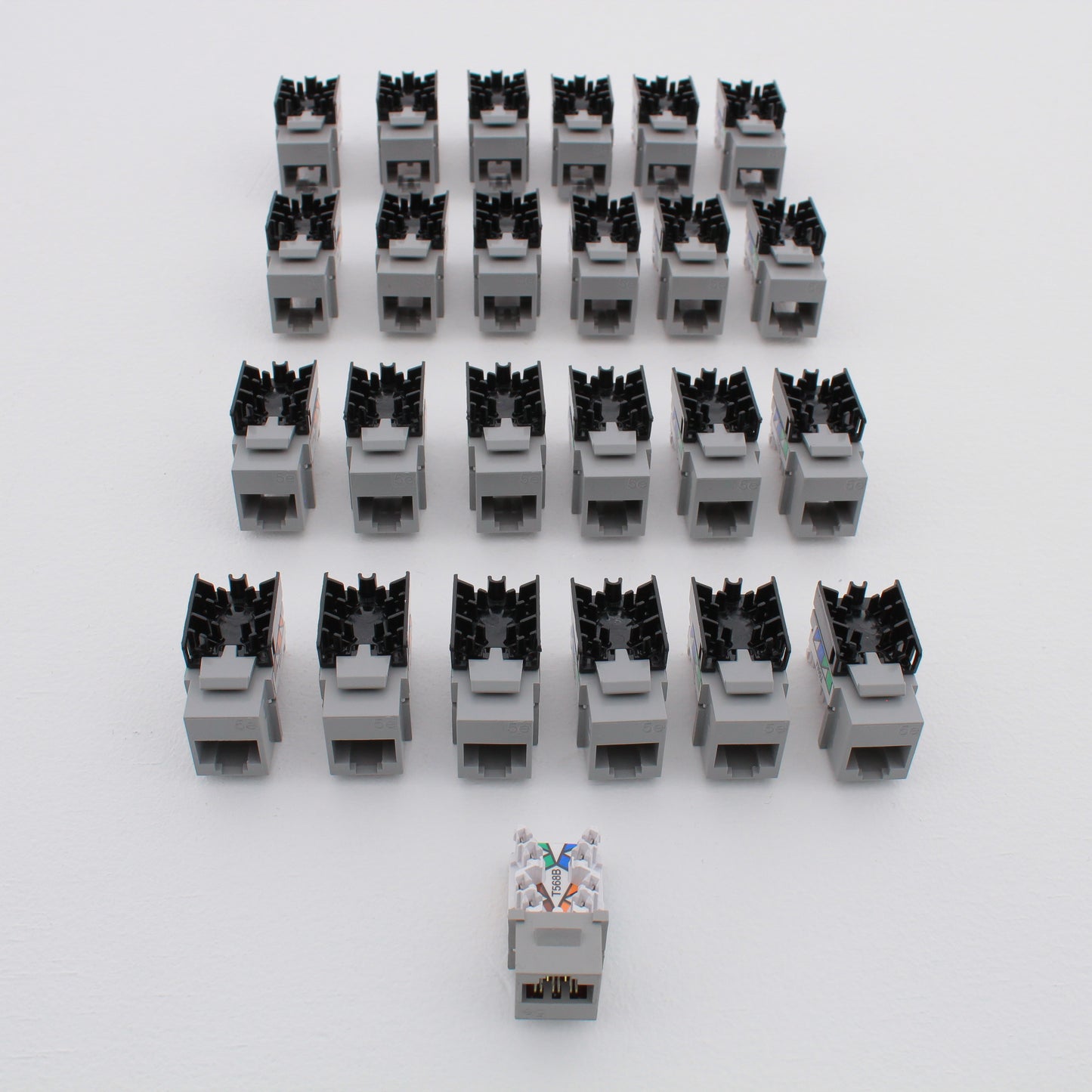 Hubbell NSJ5EGY25 Gray Universal A/B Cat5e Voice Data Jack 8-Position 25pcs