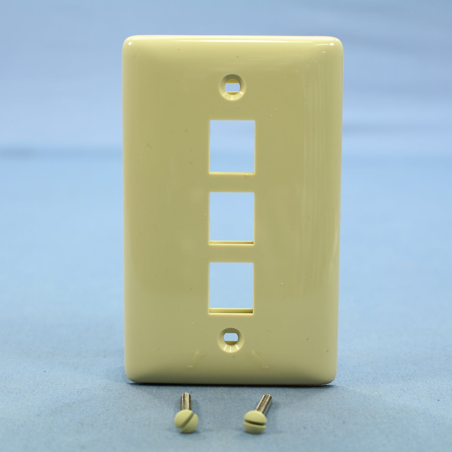 Hubbell NSP13I Ivory 1-Gang 3-Port Flame-Retardant ABS Standard Wallplate Cover