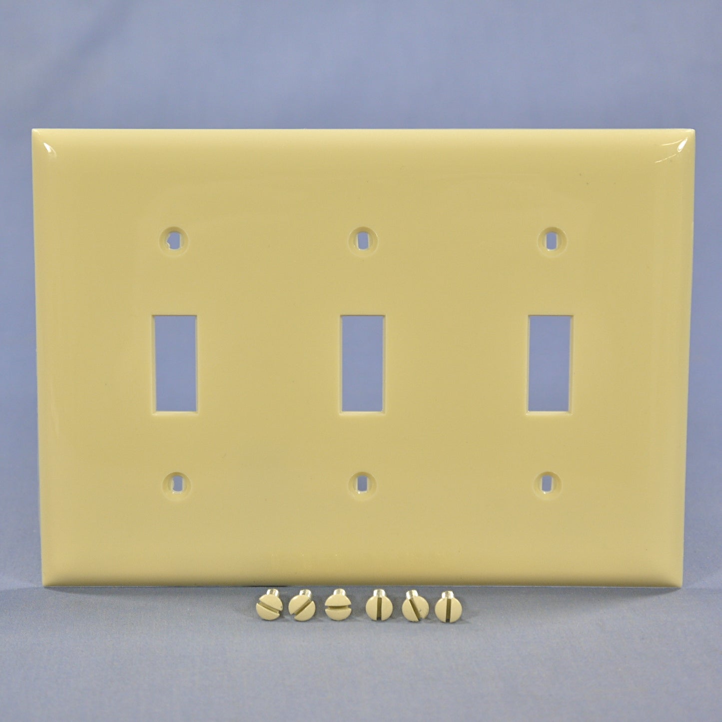 Hubbell P3 Ivory 3-Gang Toggle Switch Unbreakable Standard Wallplate Nylon Cover
