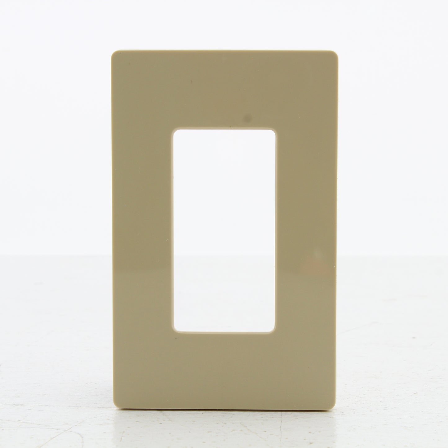 Hubbell RCW1I Ivory 1-Gang Decorator Unbreakable Nylon Standard Wallplate Cover
