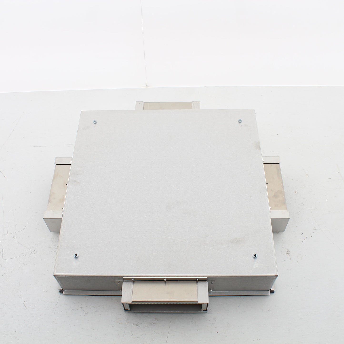 Hubbell ZOBOX ZAFB4U6 Zone Access Floor Network/Data Enclosure Box 4RU 96-Port