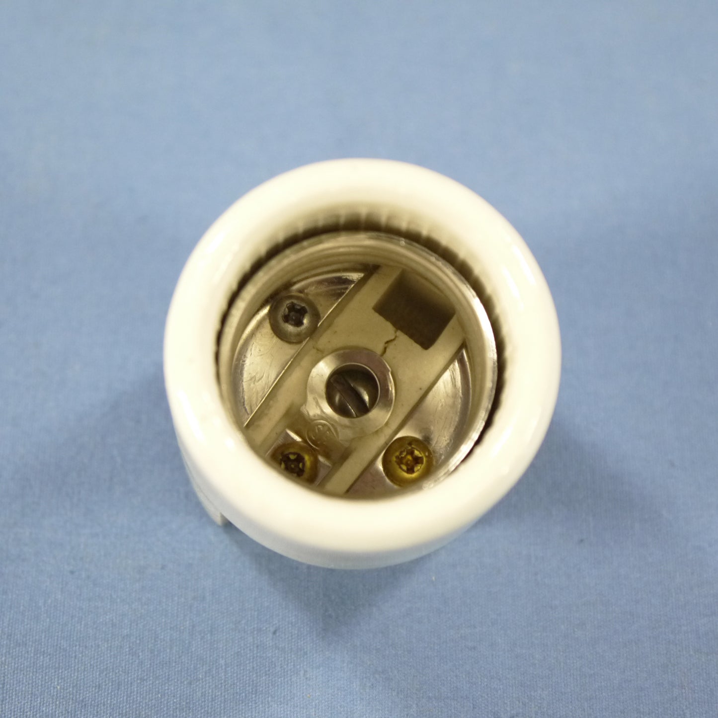 Leviton Porcelain Side Outlet Lampholder Light Socket Keyless NO CAP 660W 10091