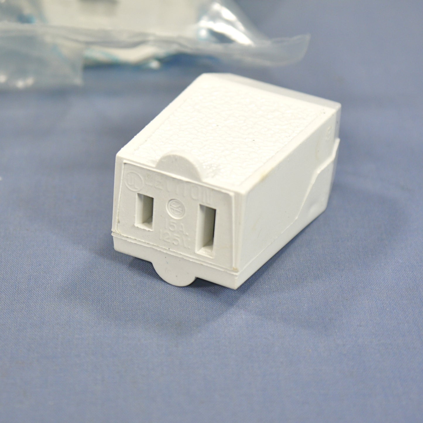 10 White Leviton 1-15 Straight Blade Connector Plugs Nema 1-15R 15A 125V 102-W
