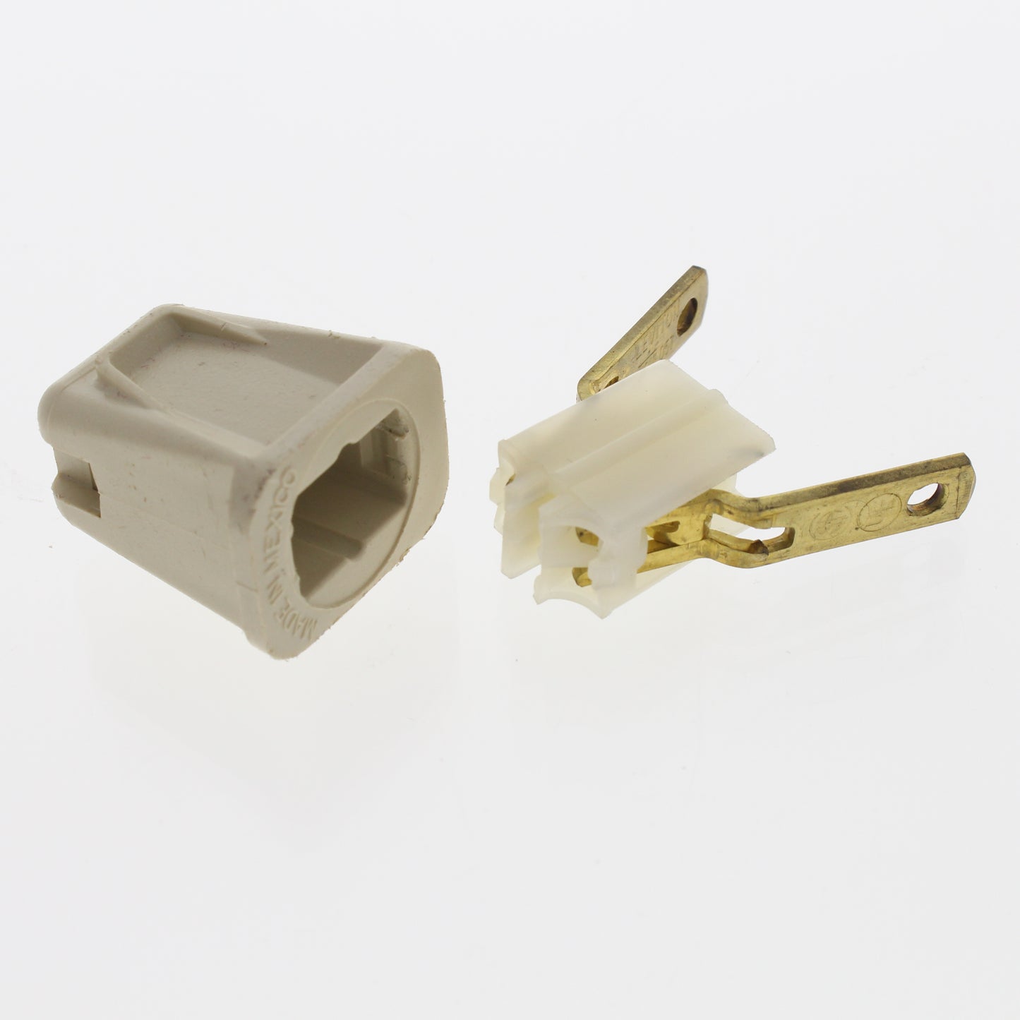 Leviton Residential Straight Blade Connector Plug 1-15P Non-Polarized 10A 123-I