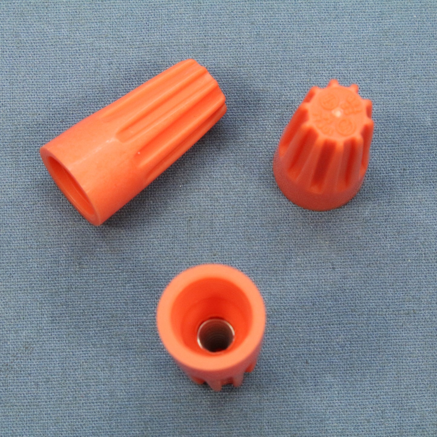25 Leviton Orange Small Size Twist-on Wire Connectors for 18-14 Gauge Wire 12774