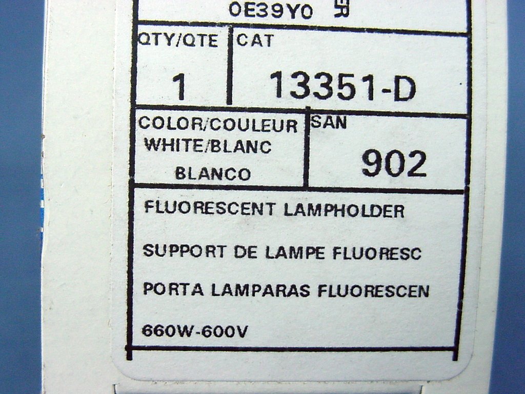 Leviton 13351 Fluorescent Lampholder T8 T12 Light Socket G13 Base Bi-Pin Boxed