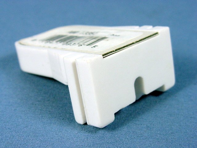 Leviton 13351 Fluorescent Lamp Holder T-8 T-12 Light Socket G13 Base 660W 600V
