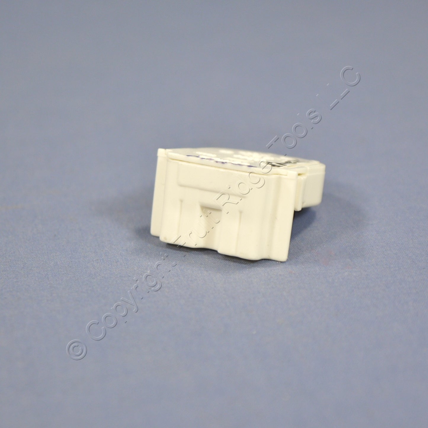 10 Leviton Fluorescent Lamp Holders Light Socket T-8 T8 Low Profile Bi-Pin 13652