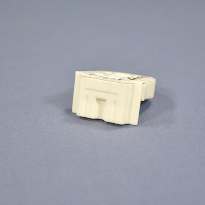 Leviton 13652-WNP Fluorescent Low Profile Bi-Pin Lamp Holder Light SocketT-8 T8